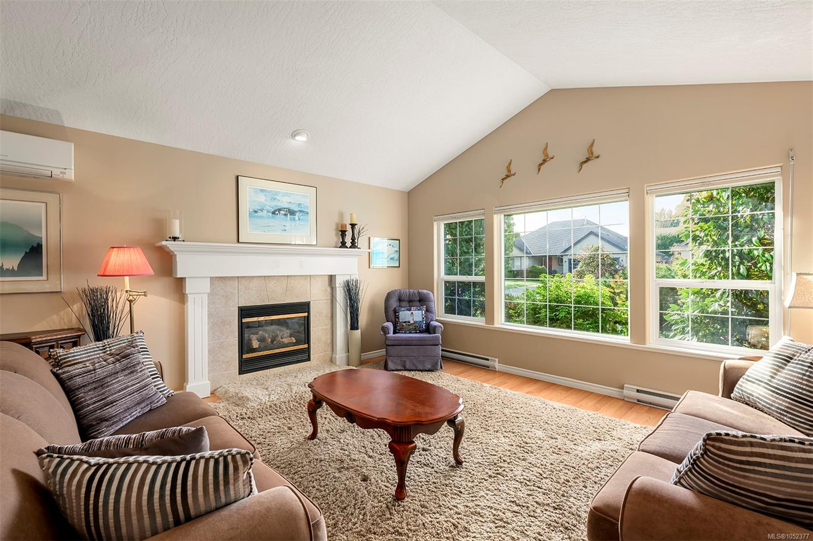 642 Olympic Dr — listing photo 3 of 27