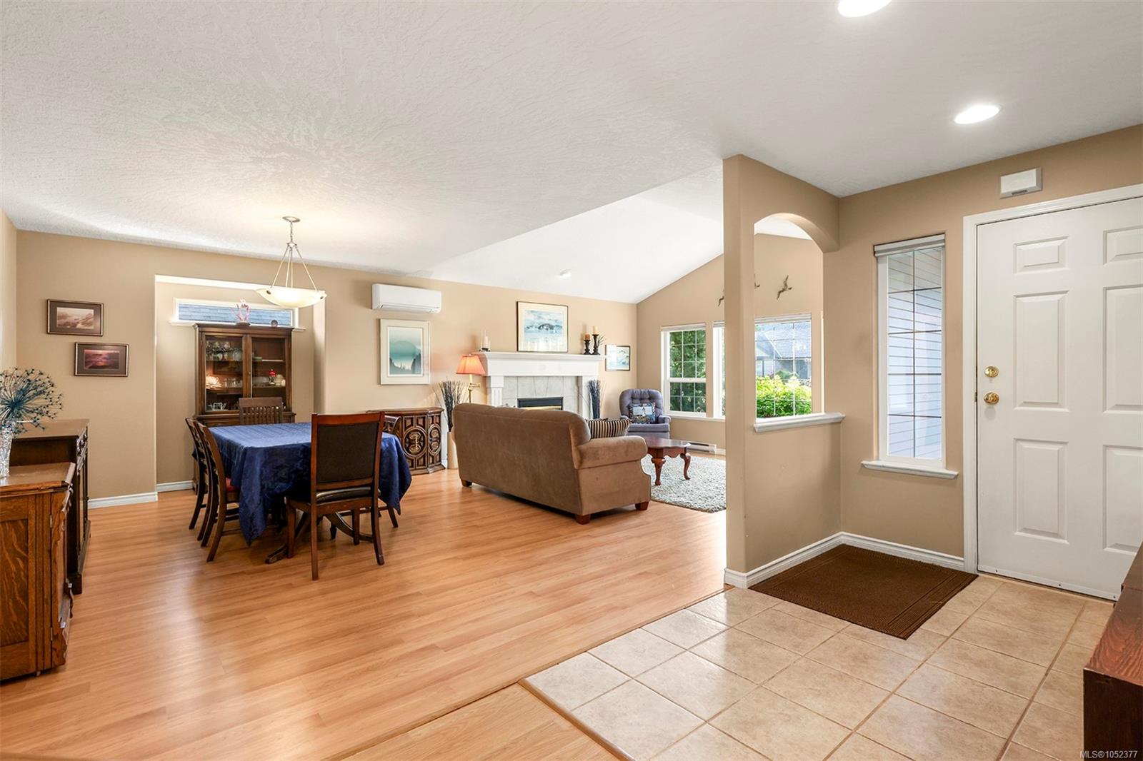 642 Olympic Dr — listing photo 4 of 27