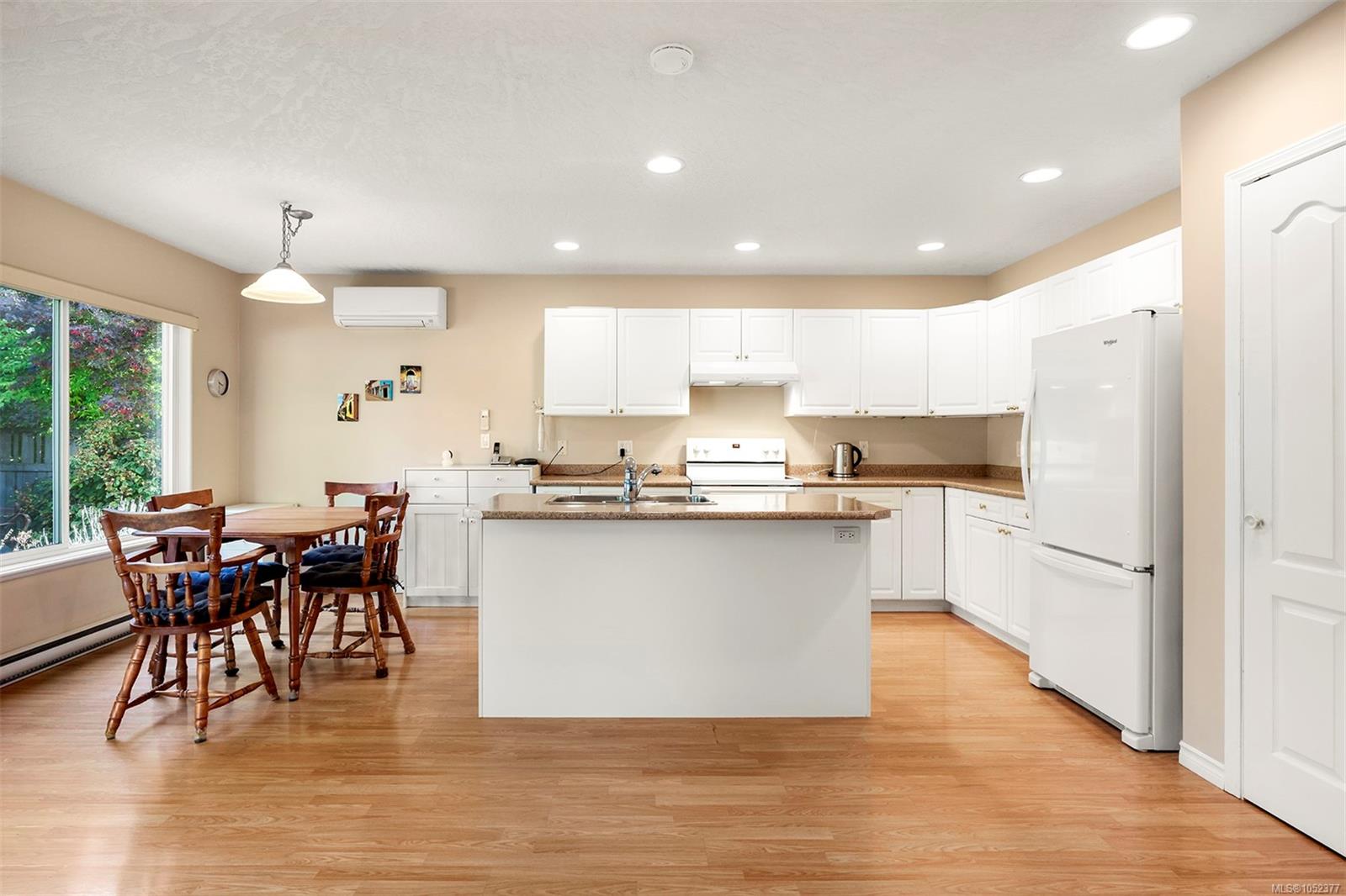 642 Olympic Dr — listing photo 5 of 27