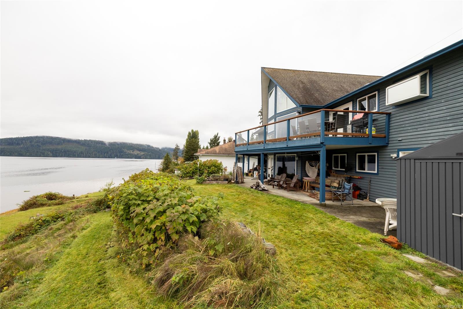 247 Harbour Rd — listing photo 4 of 43