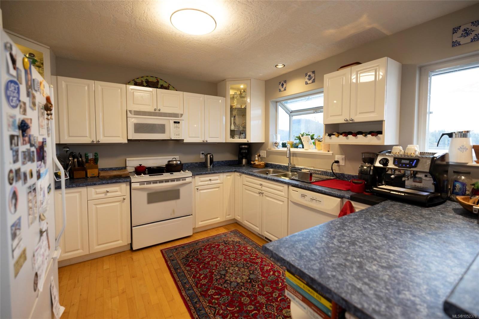 247 Harbour Rd — listing photo 9 of 43