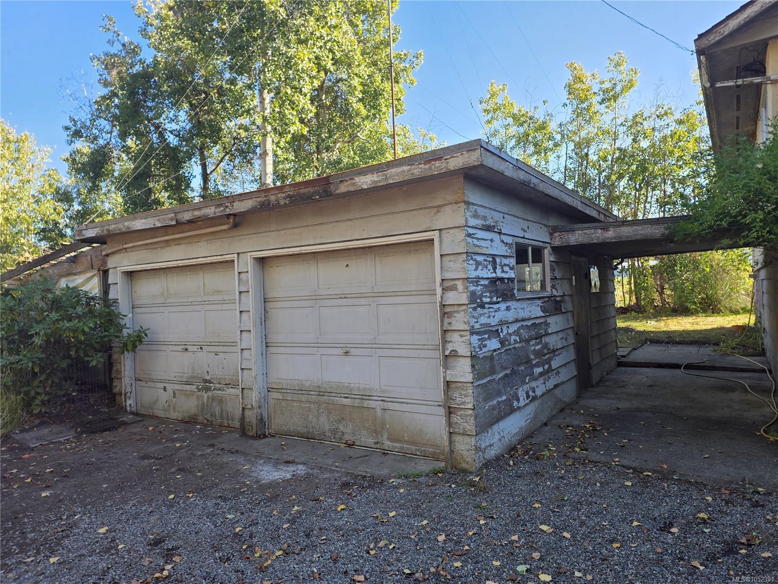 2766 Island View Rd — listing photo 11 of 32