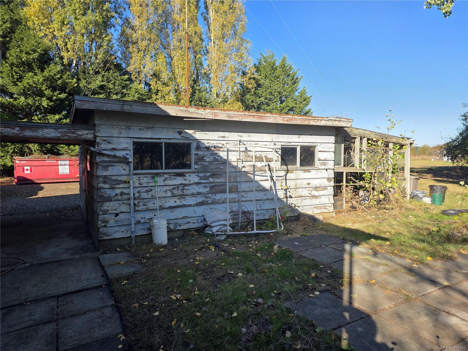 2766 Island View Rd — listing photo 13 of 32