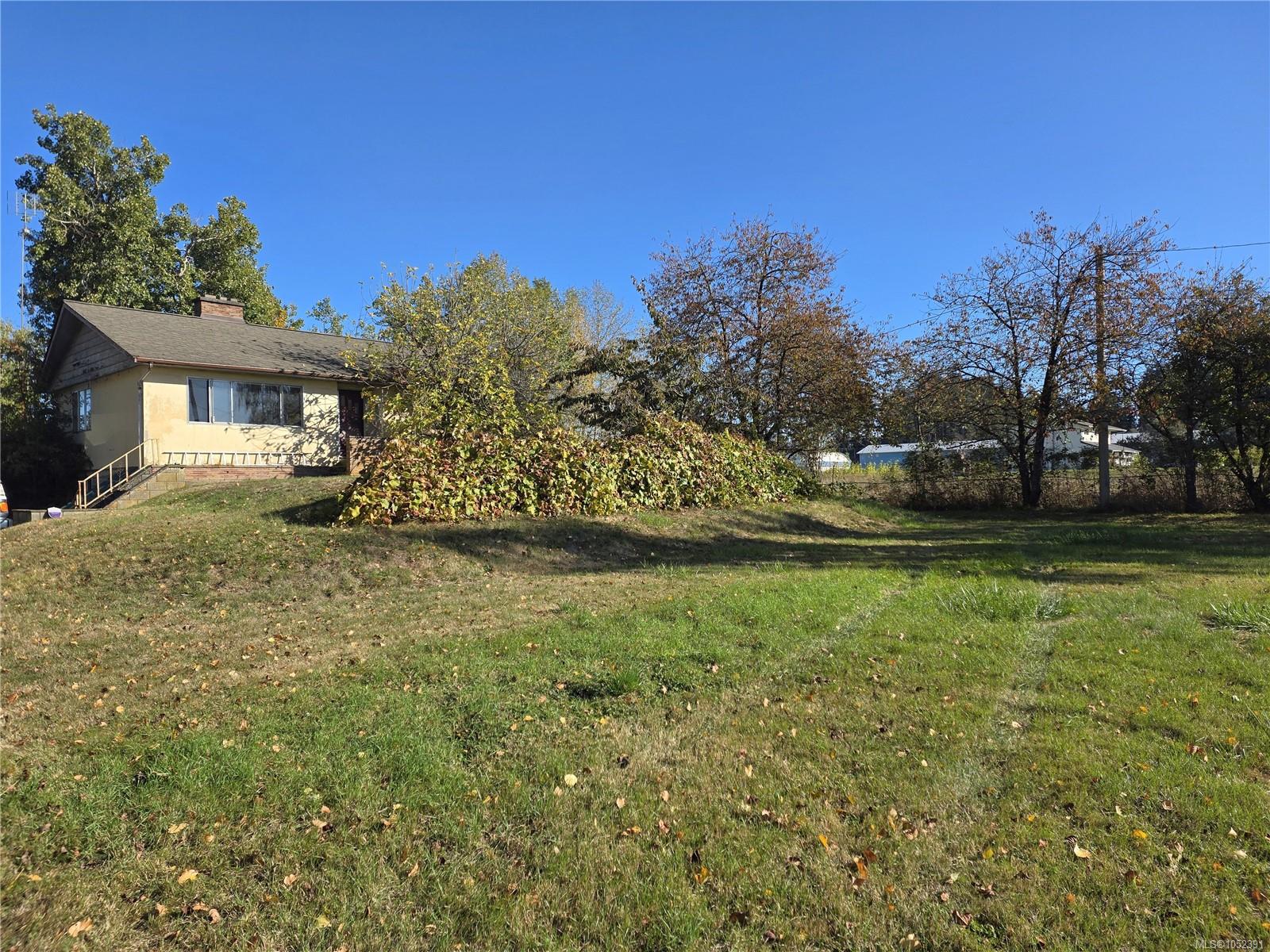 2766 Island View Rd — listing photo 6 of 32