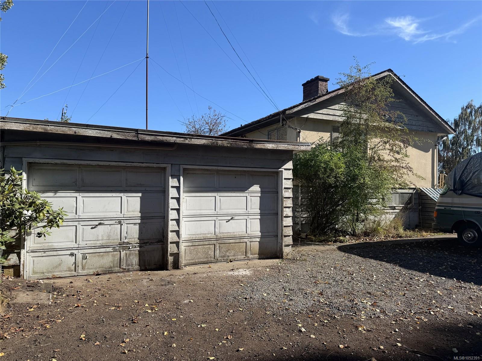 2766 Island View Rd — listing photo 7 of 32