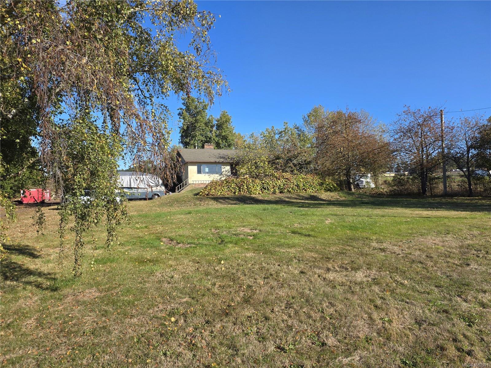 2766 Island View Rd — listing photo 8 of 32