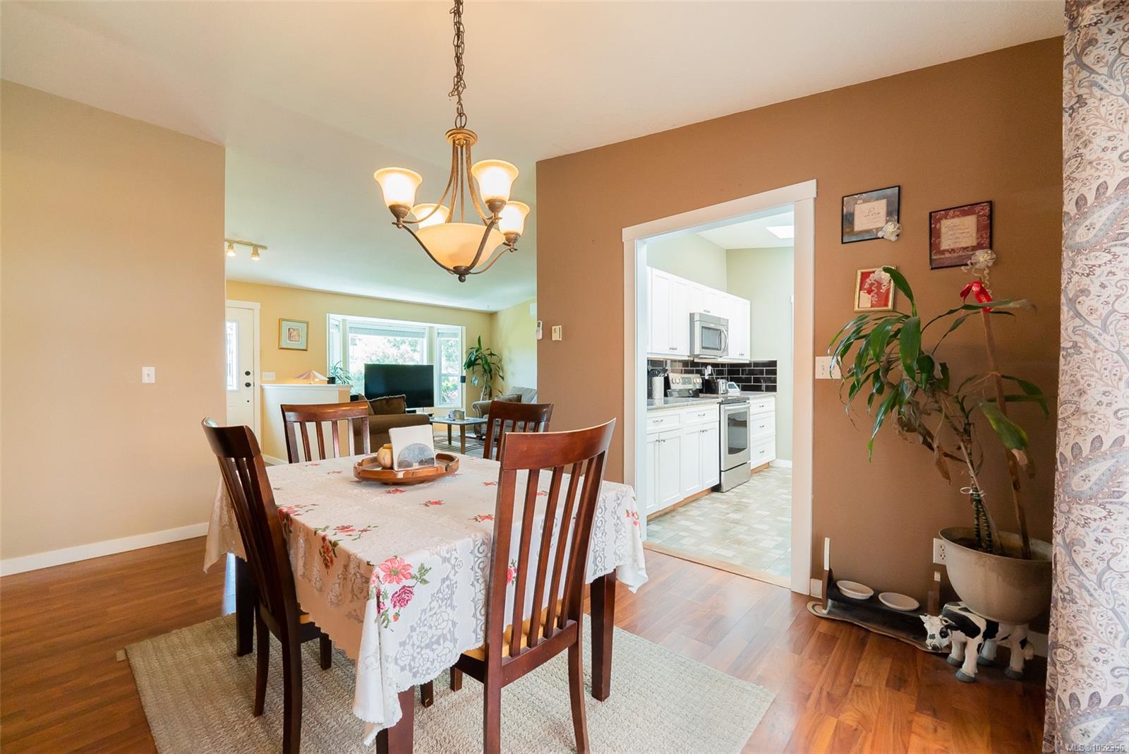 2446 Divot Dr — listing photo 11 of 28