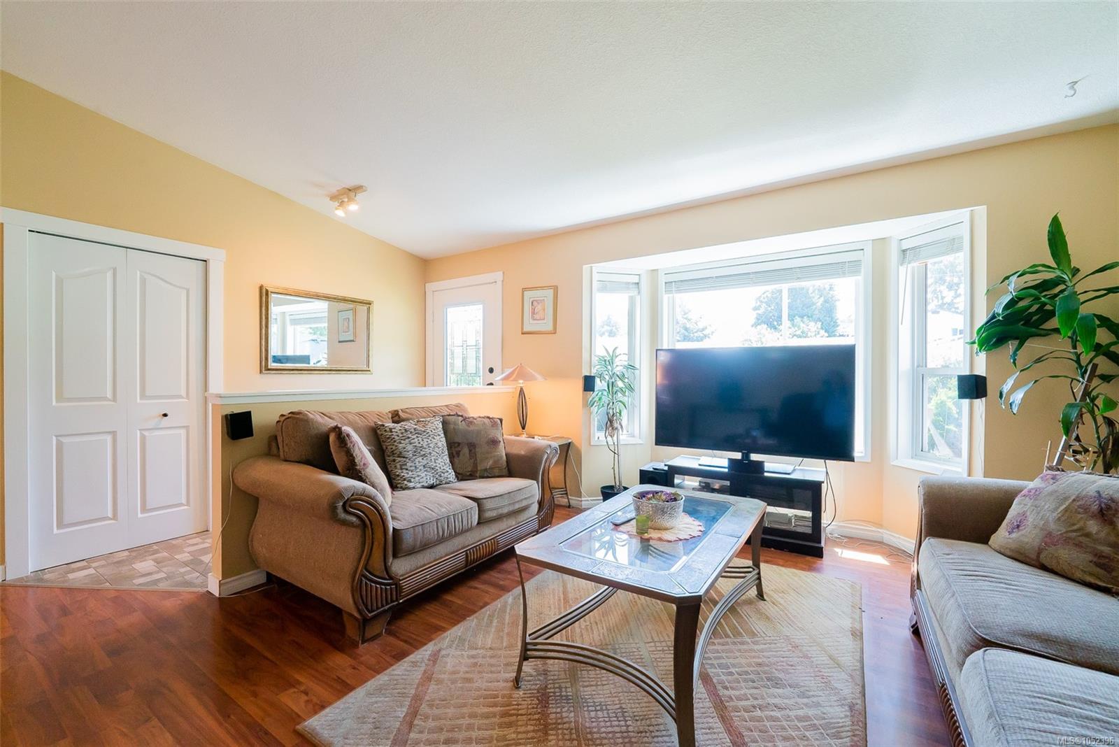 2446 Divot Dr — listing photo 4 of 28
