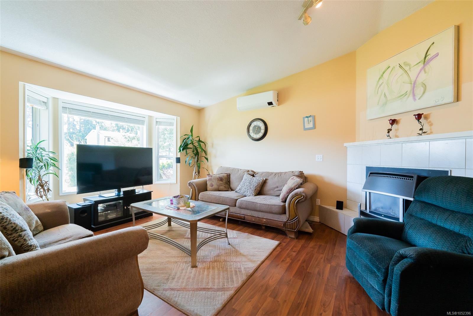 2446 Divot Dr — listing photo 5 of 28