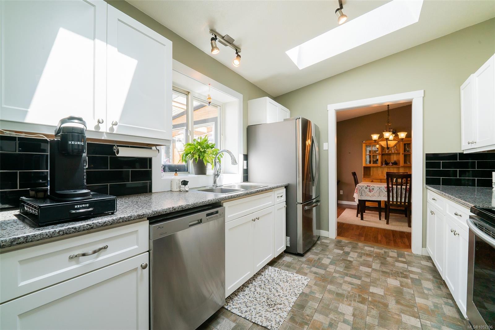 2446 Divot Dr — listing photo 8 of 28