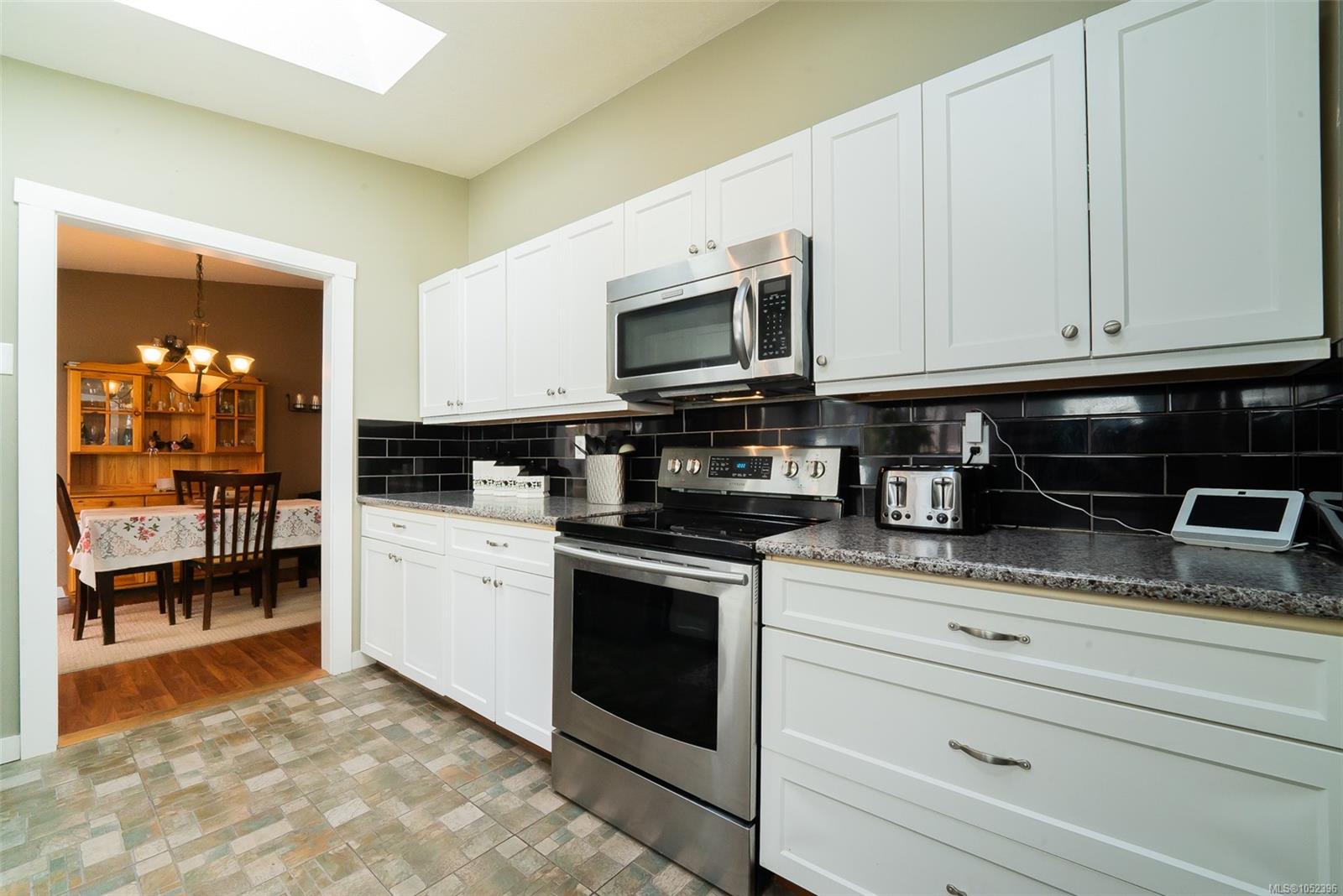 2446 Divot Dr — listing photo 9 of 28