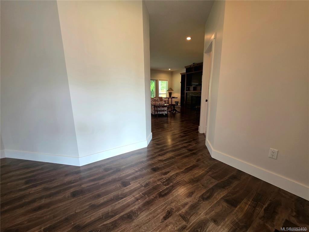 10-5450 Tomswood Rd — listing photo 9 of 20