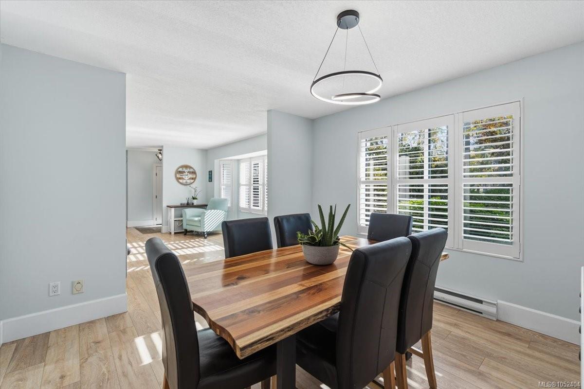 781 Sanderson Rd — listing photo 6 of 61