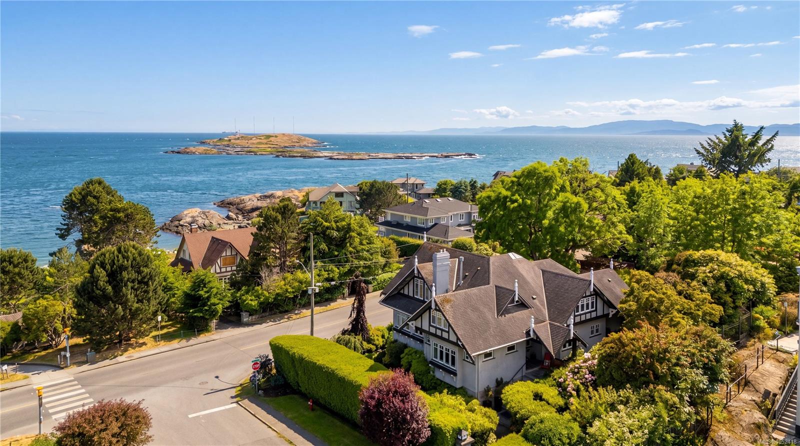 318 Newport Ave, Oak Bay