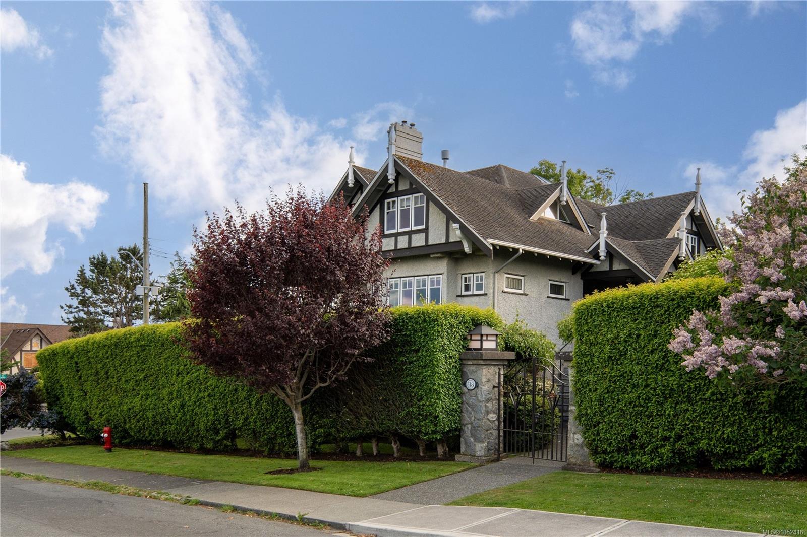 318 Newport Ave — listing photo 3 of 60