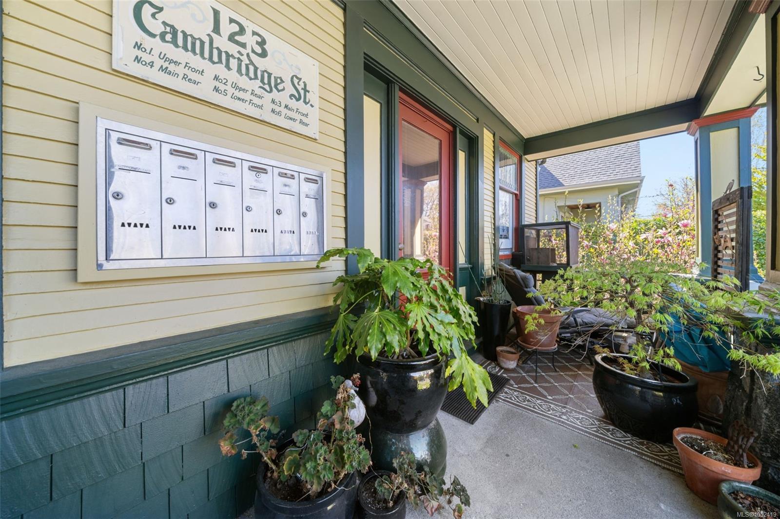123 Cambridge St — listing photo 13 of 19