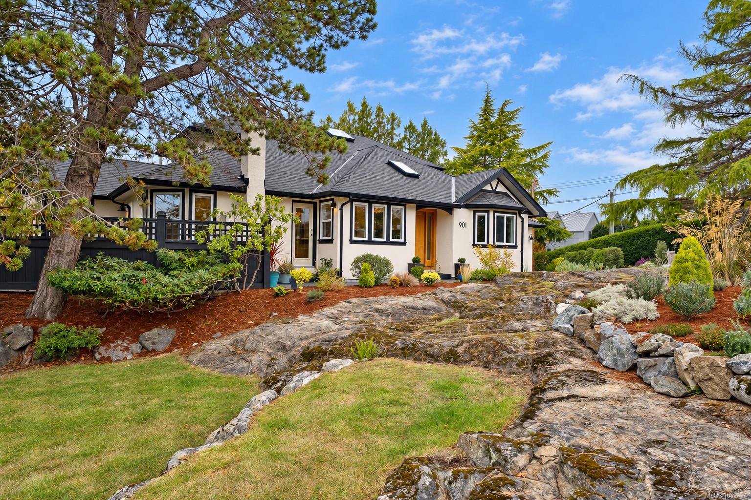 901 Foul Bay Rd, Victoria