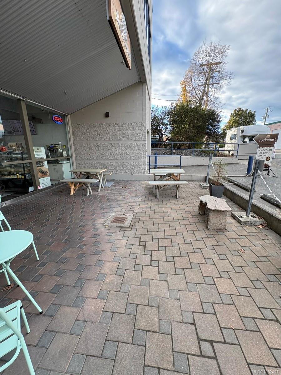 E-200- — listing photo 2 of 32