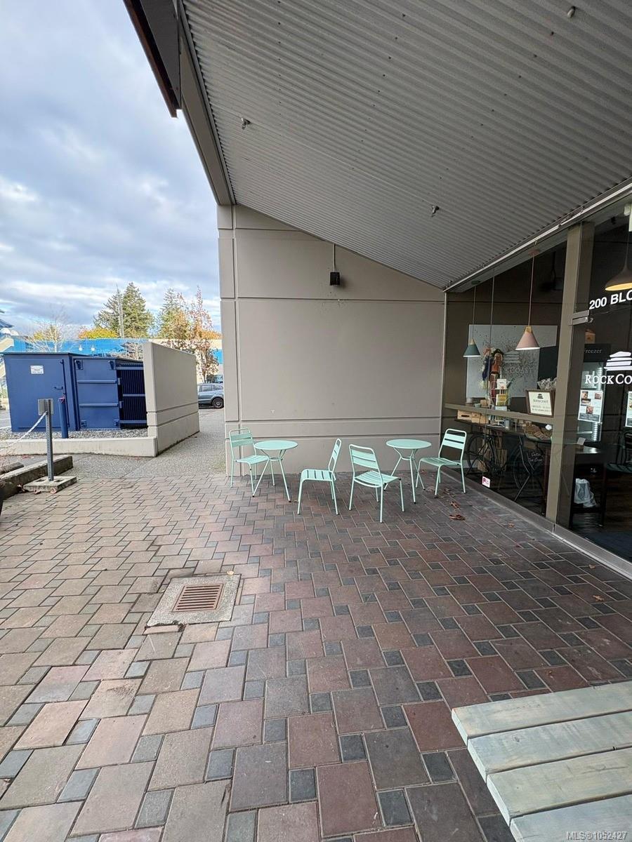 E-200- — listing photo 3 of 32