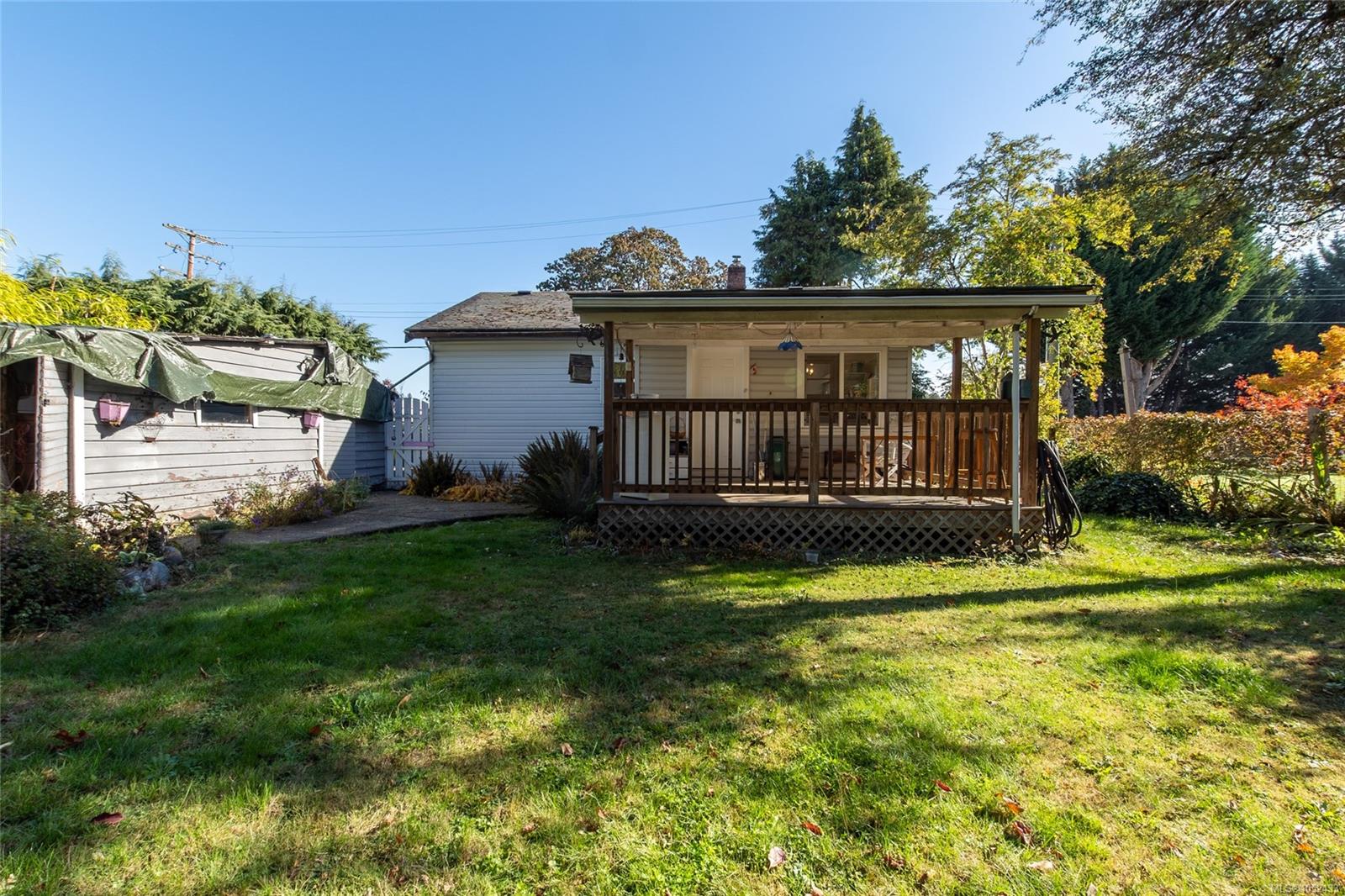 483 Beech Ave — listing photo 4 of 28