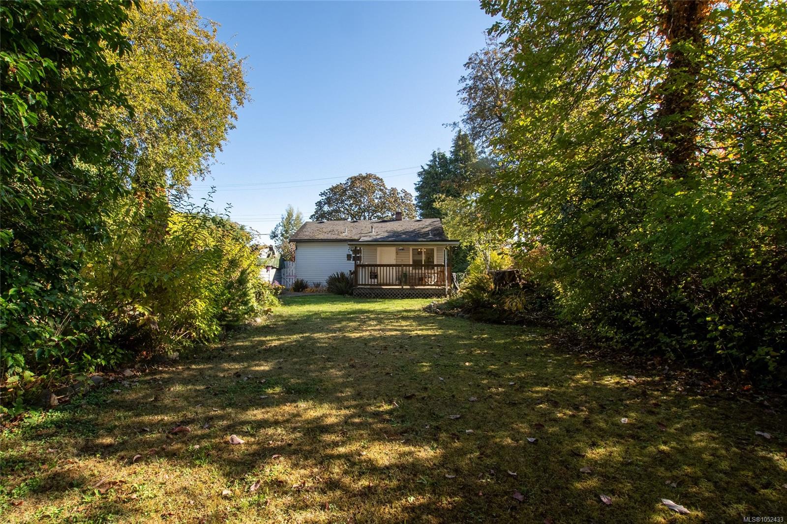 483 Beech Ave — listing photo 5 of 28