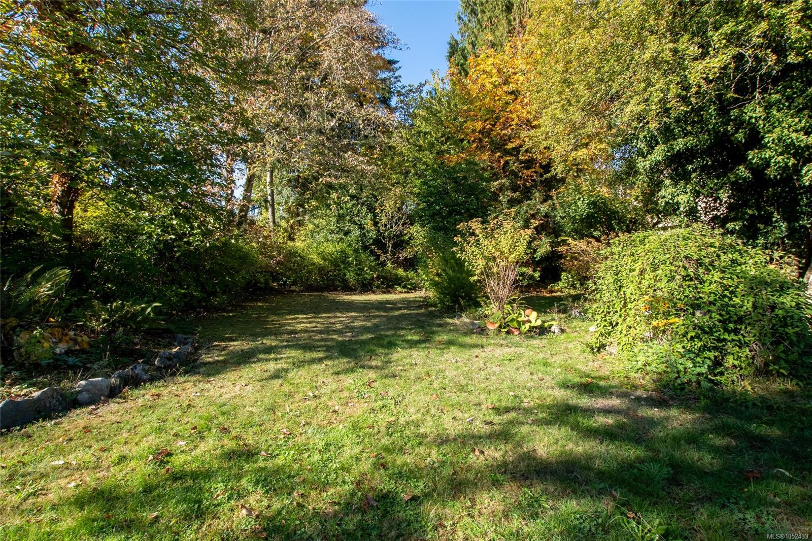 483 Beech Ave — listing photo 7 of 28