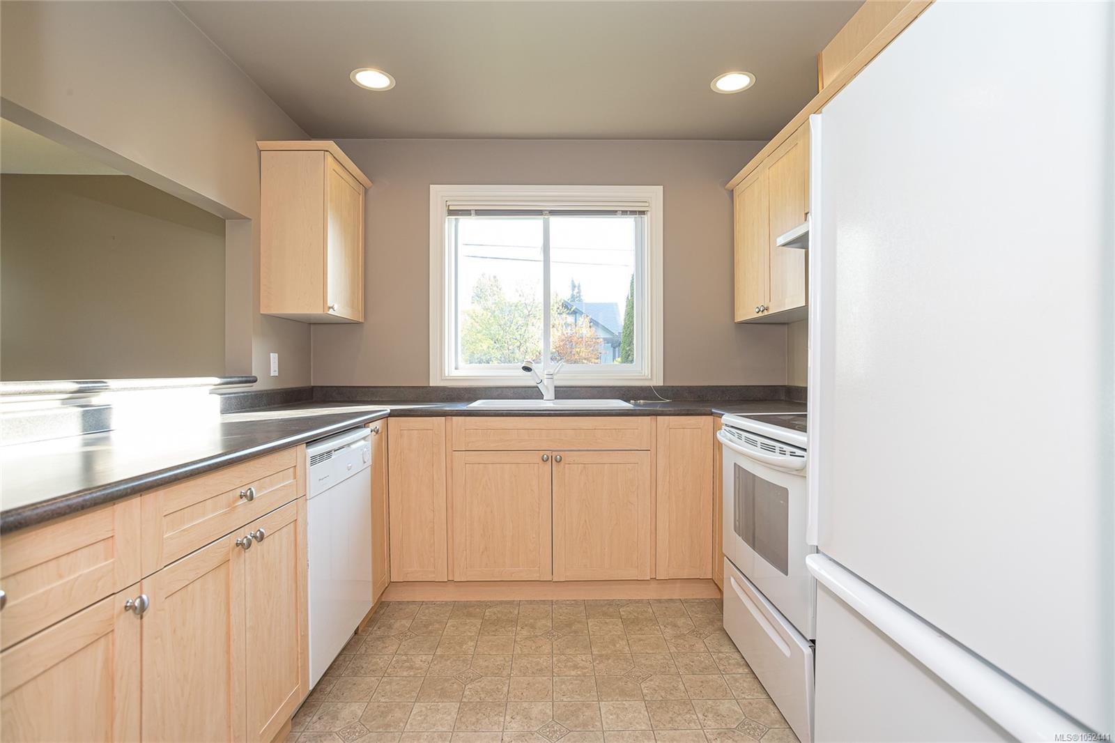 102-650 Dobson Rd — listing photo 5 of 33