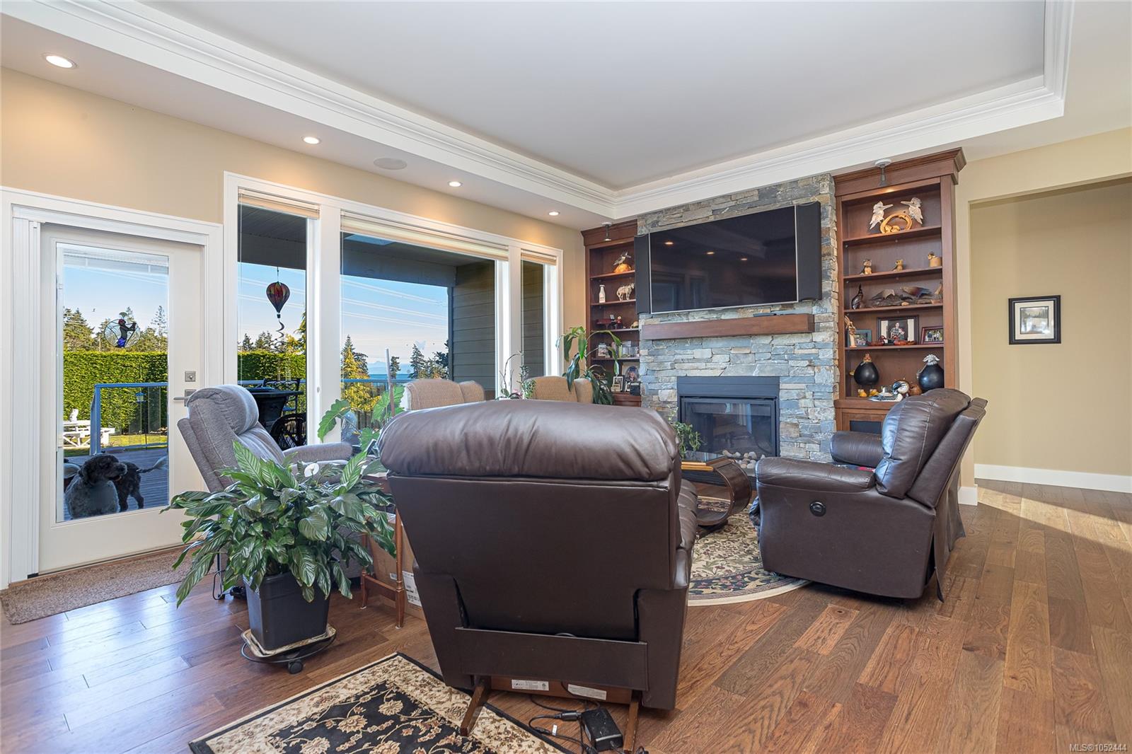 3855 Creekside Dr — listing photo 10 of 59