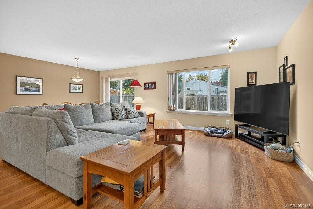3303 Eighth St — listing photo 3 of 14