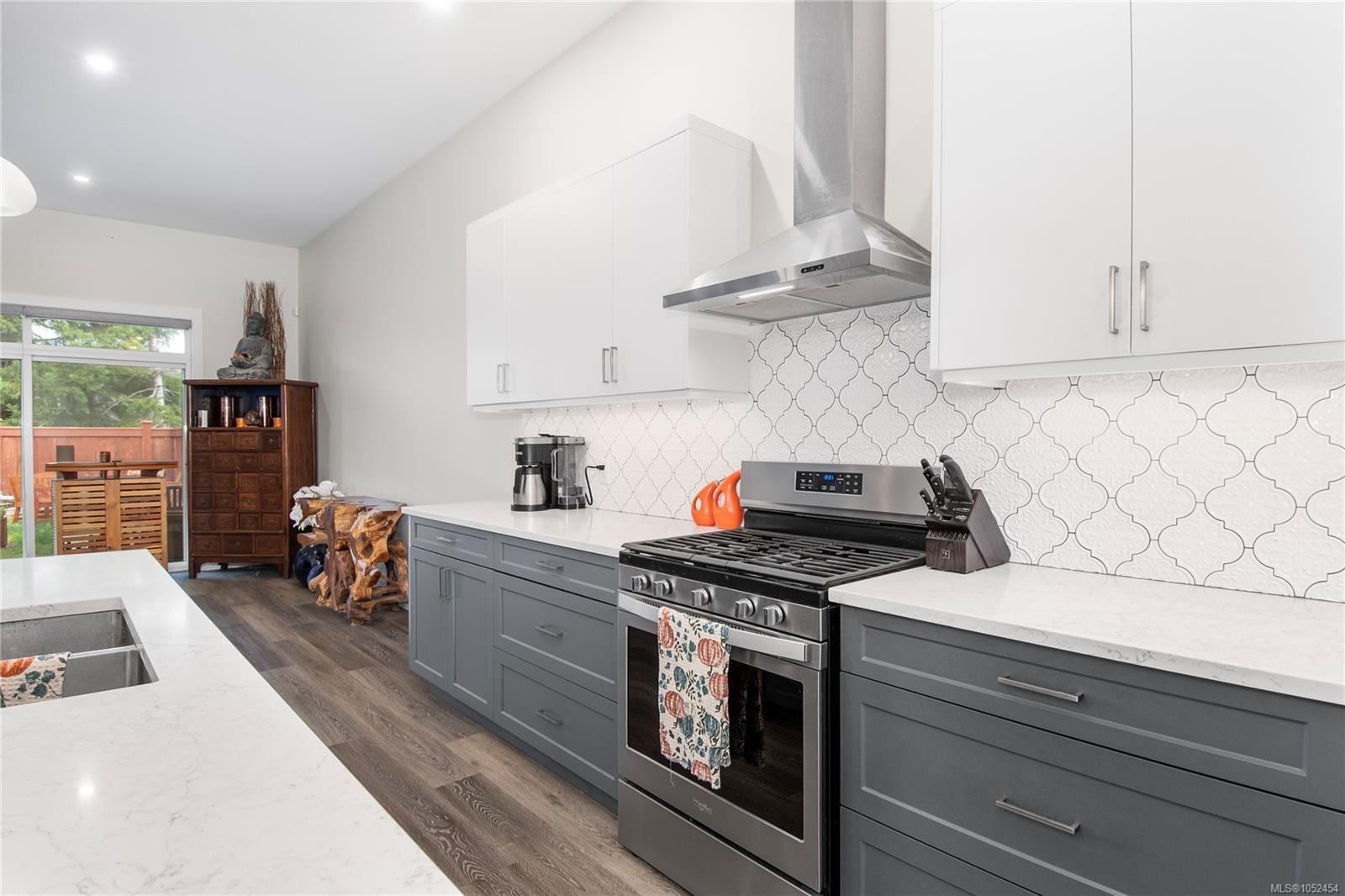 2-200 Nikola Rd — listing photo 5 of 37