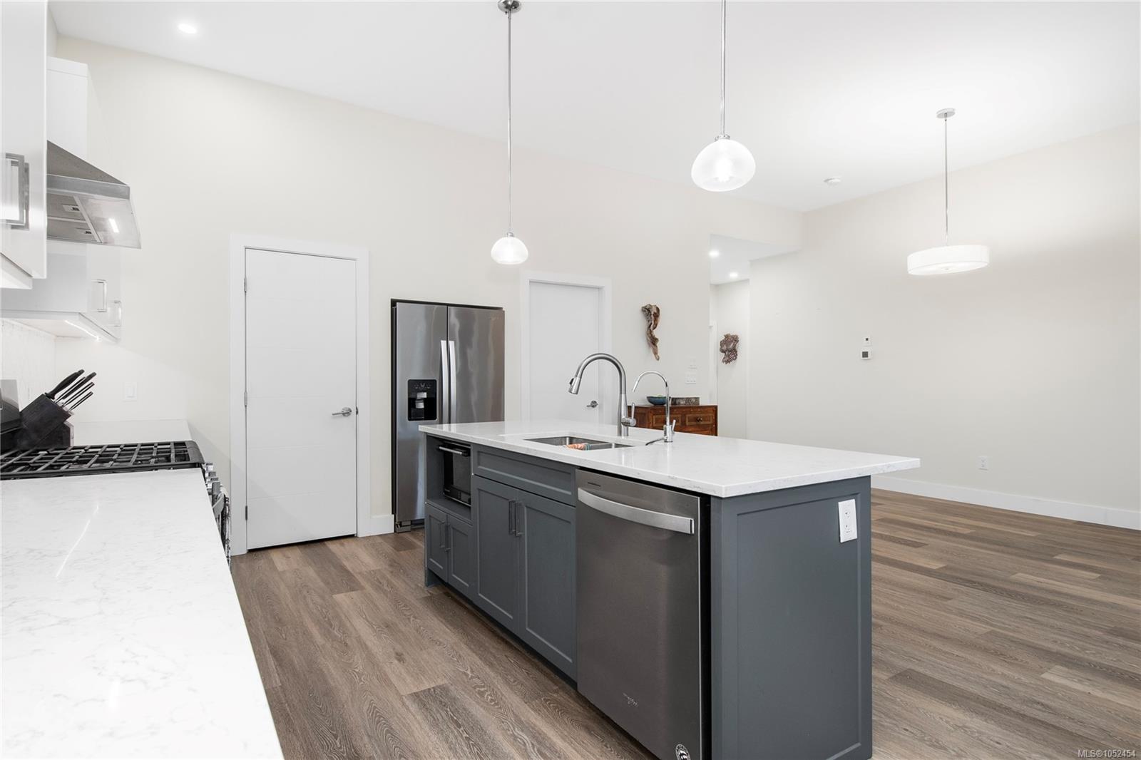 2-200 Nikola Rd — listing photo 8 of 37