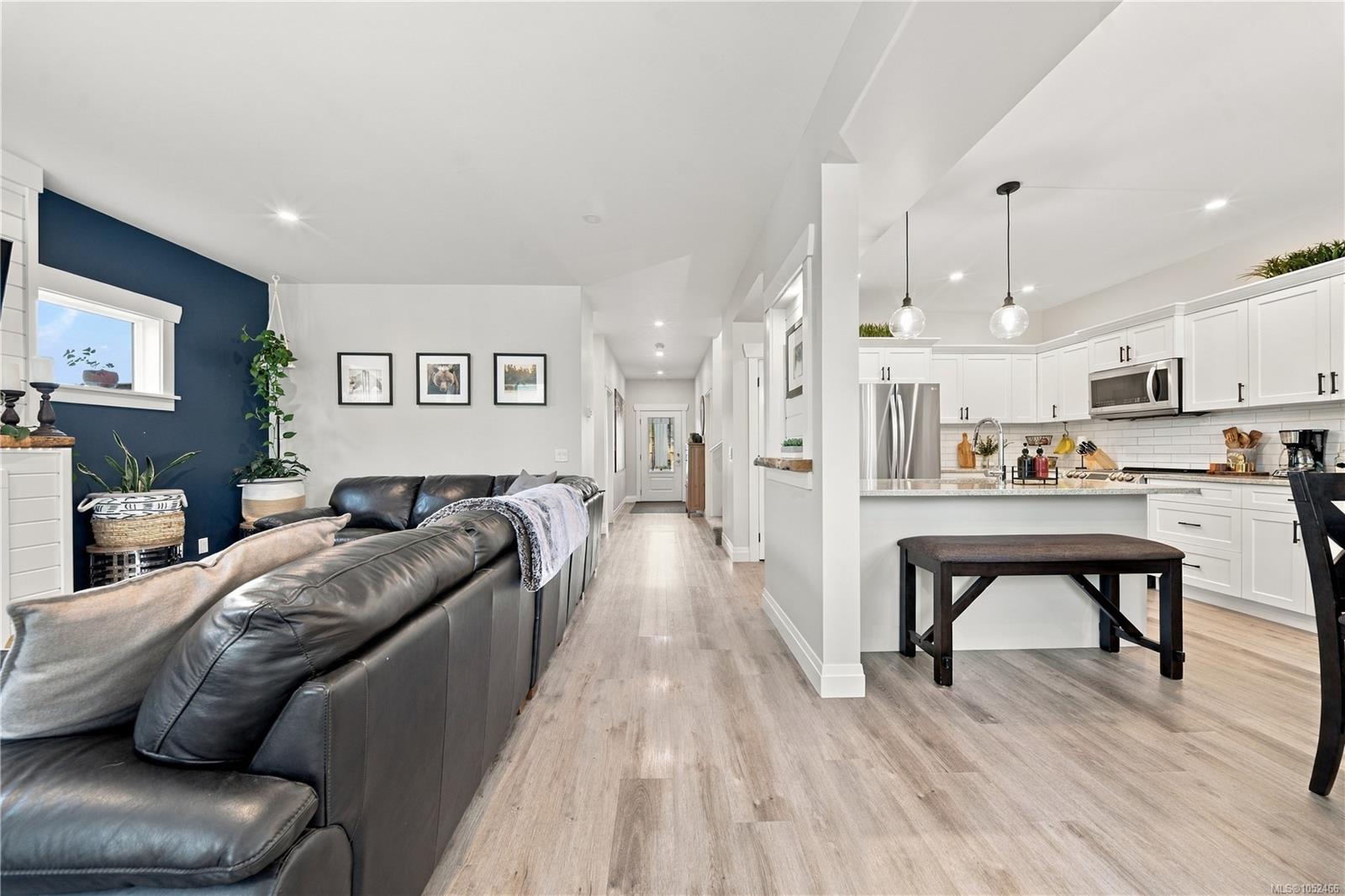 3185 Garner St — listing photo 12 of 48