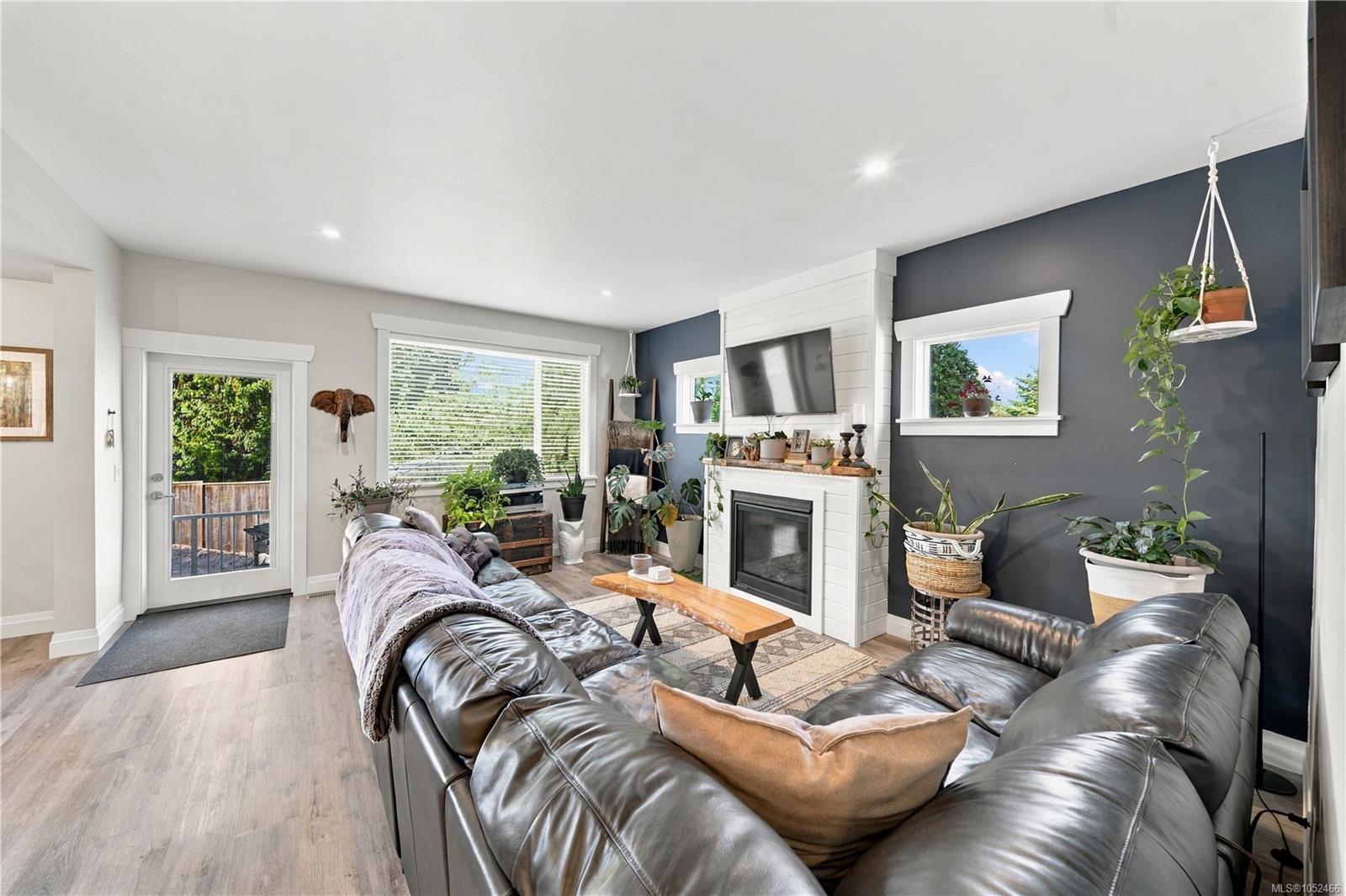 3185 Garner St — listing photo 13 of 48