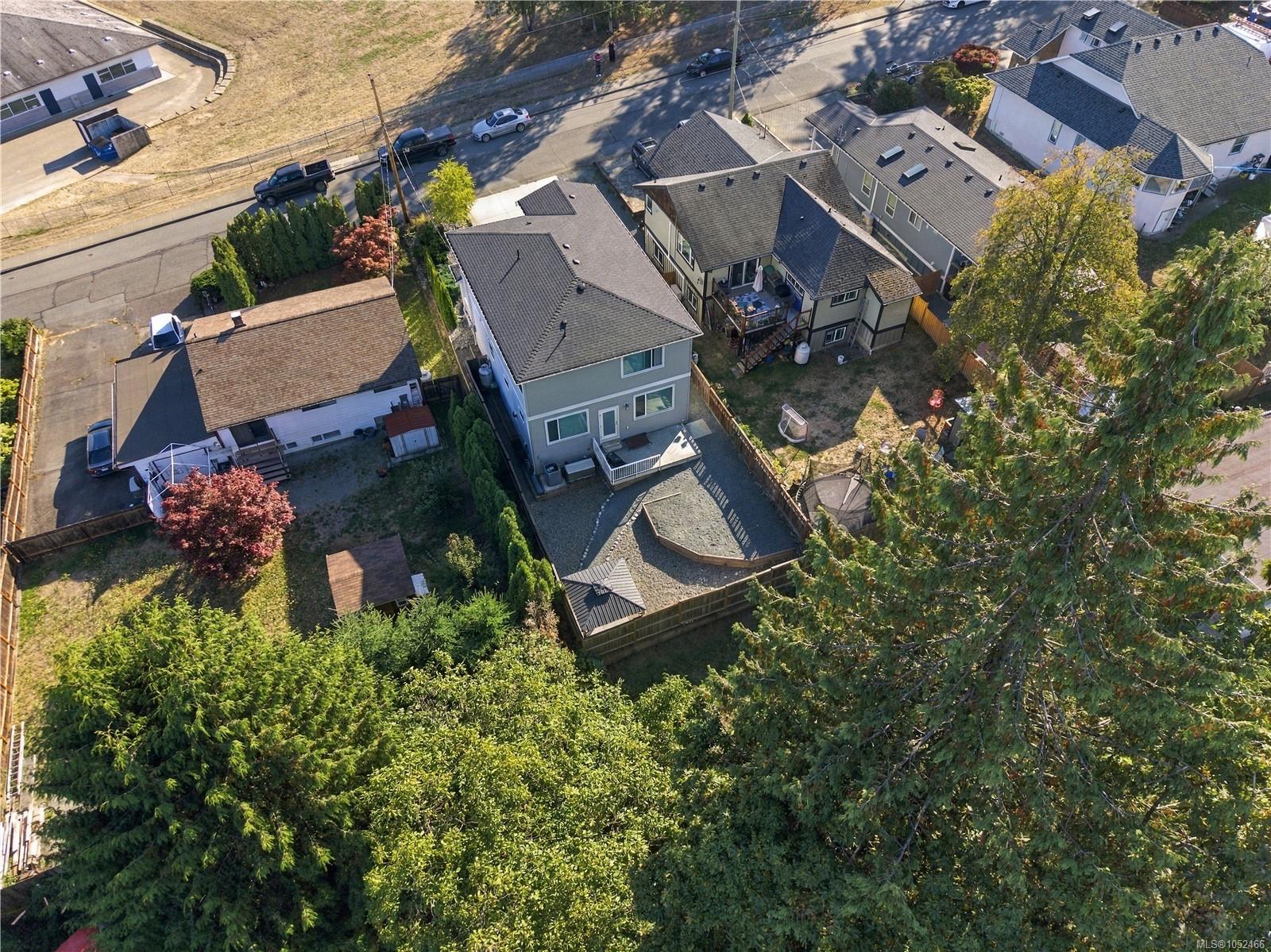 3185 Garner St — listing photo 3 of 48