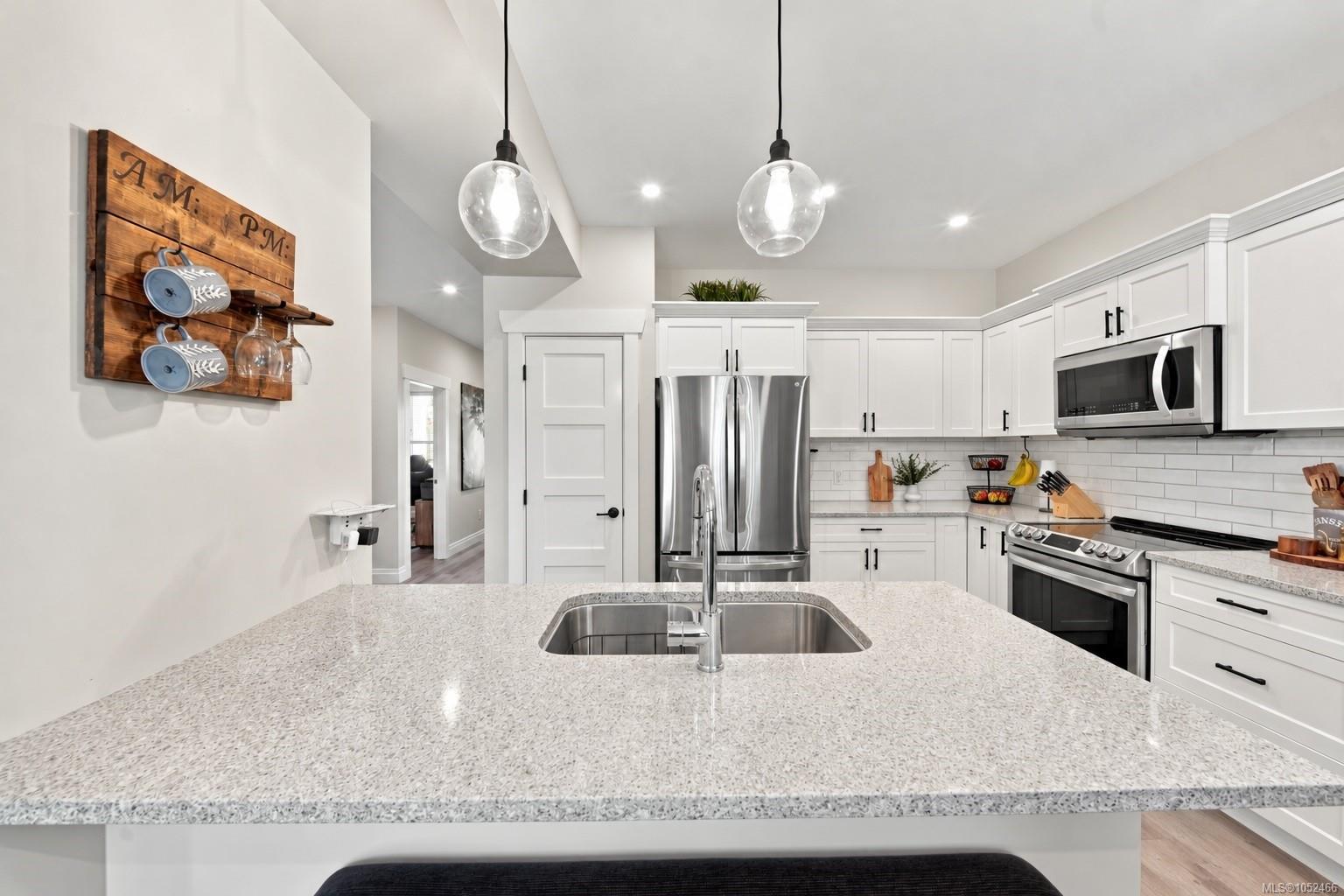 3185 Garner St — listing photo 8 of 48