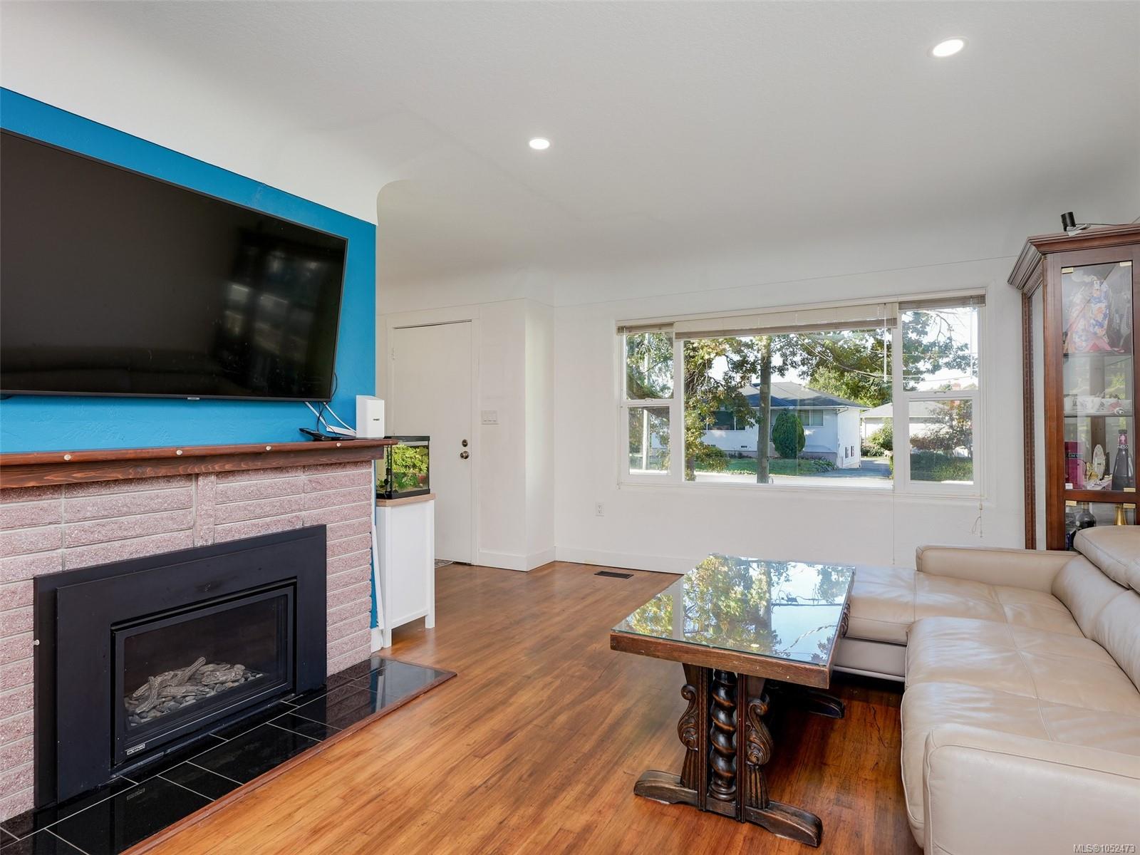 3595 Richmond Rd — listing photo 3 of 30