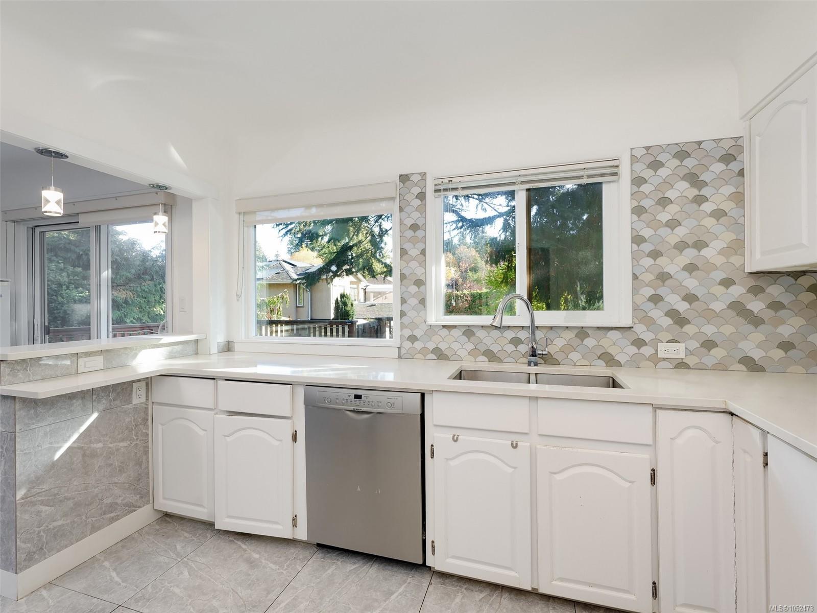 3595 Richmond Rd — listing photo 8 of 30