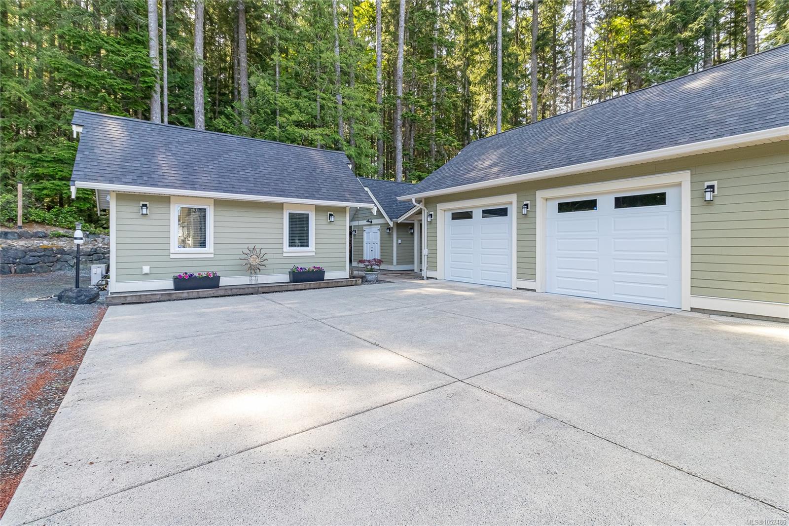 817 Swettenham Pl — listing photo 3 of 45