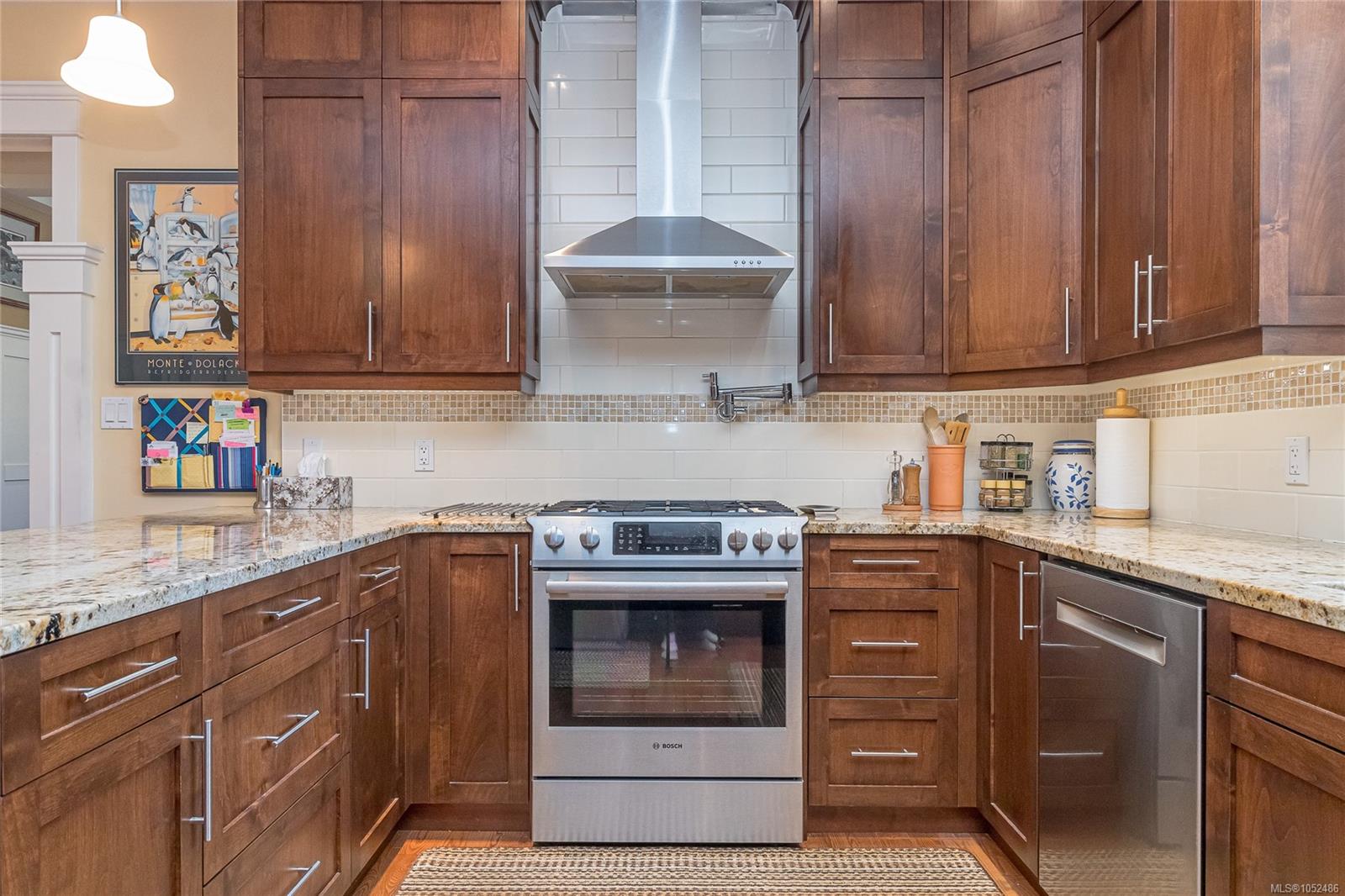 817 Swettenham Pl — listing photo 5 of 45