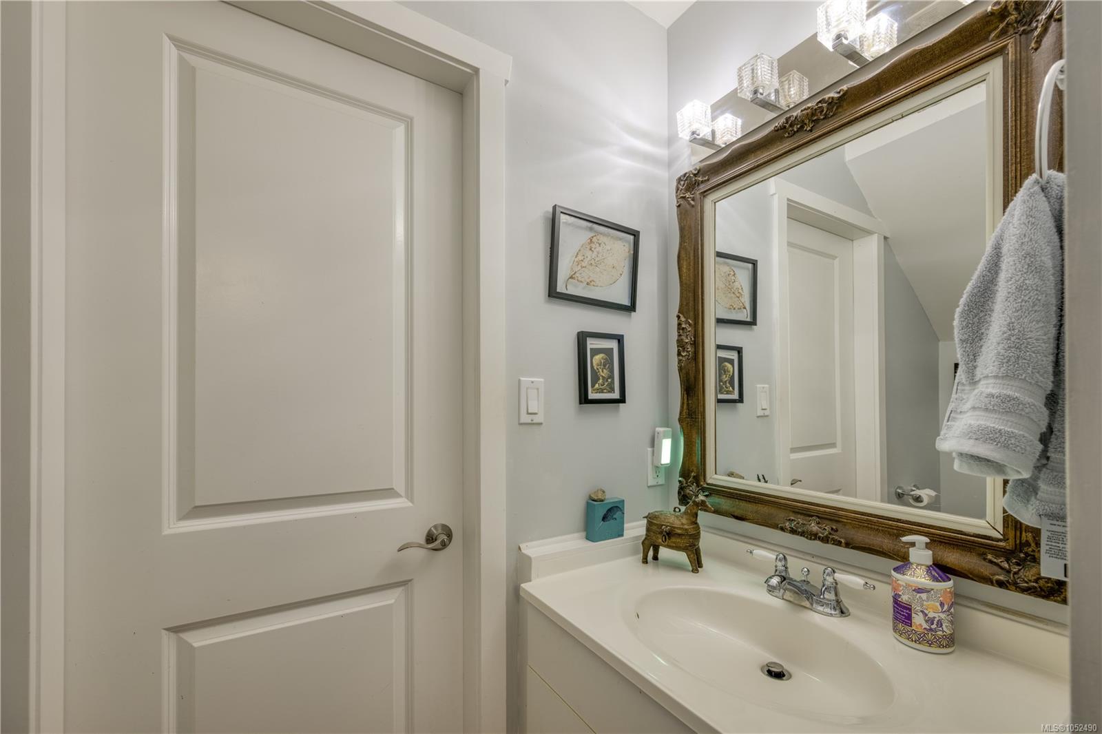 19-9130 Granville St — listing photo 12 of 23