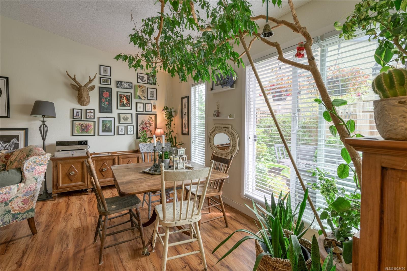 19-9130 Granville St — listing photo 3 of 23