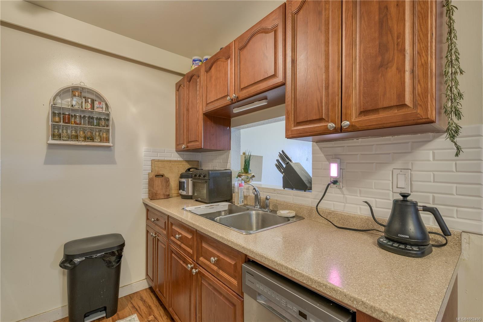 19-9130 Granville St — listing photo 9 of 23