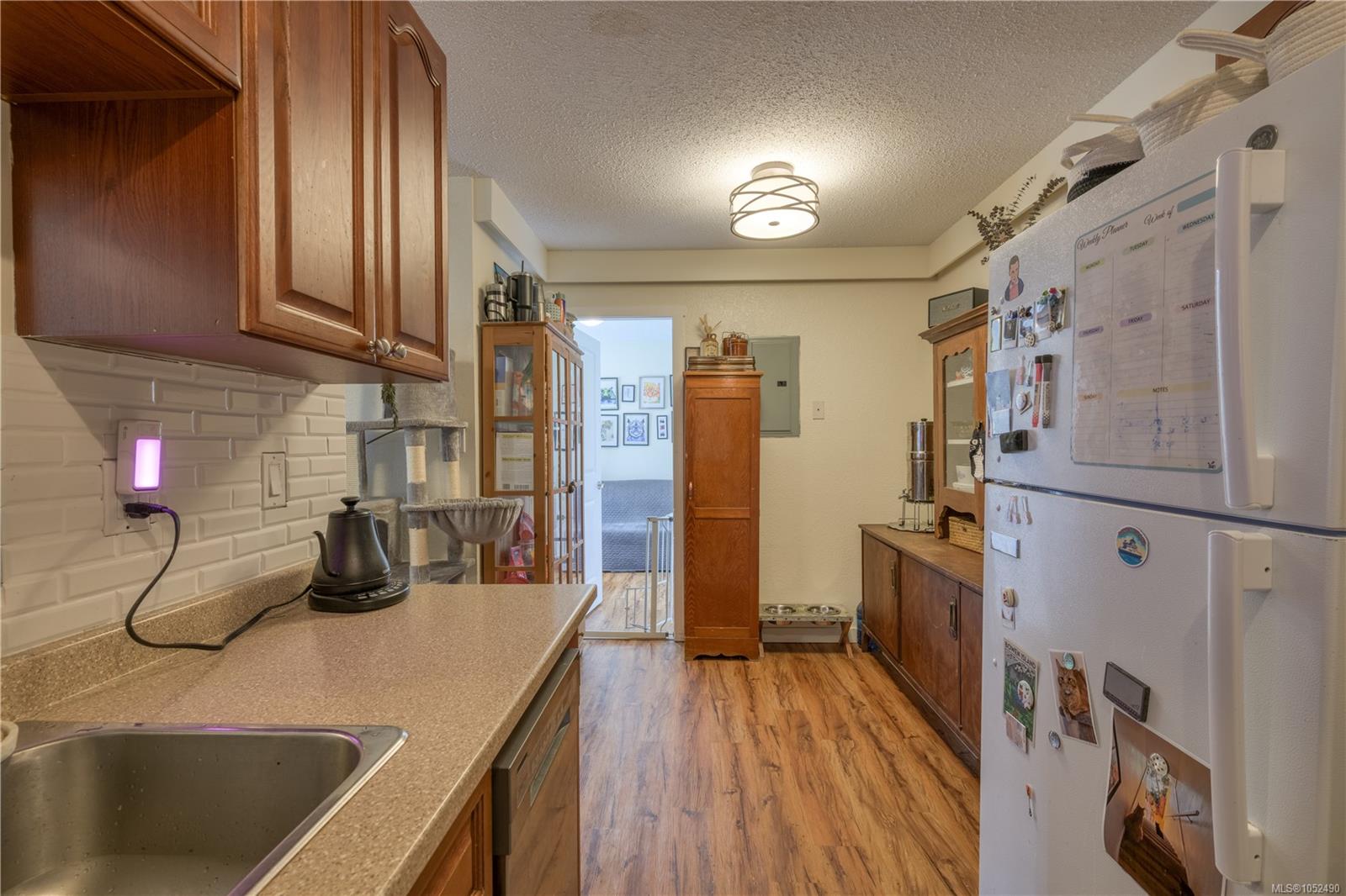 19-9130 Granville St — listing photo 10 of 23