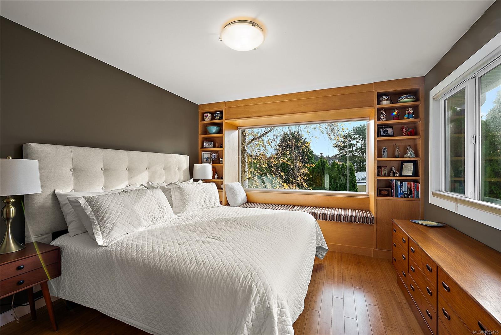 453 Monterey Ave — listing photo 13 of 39