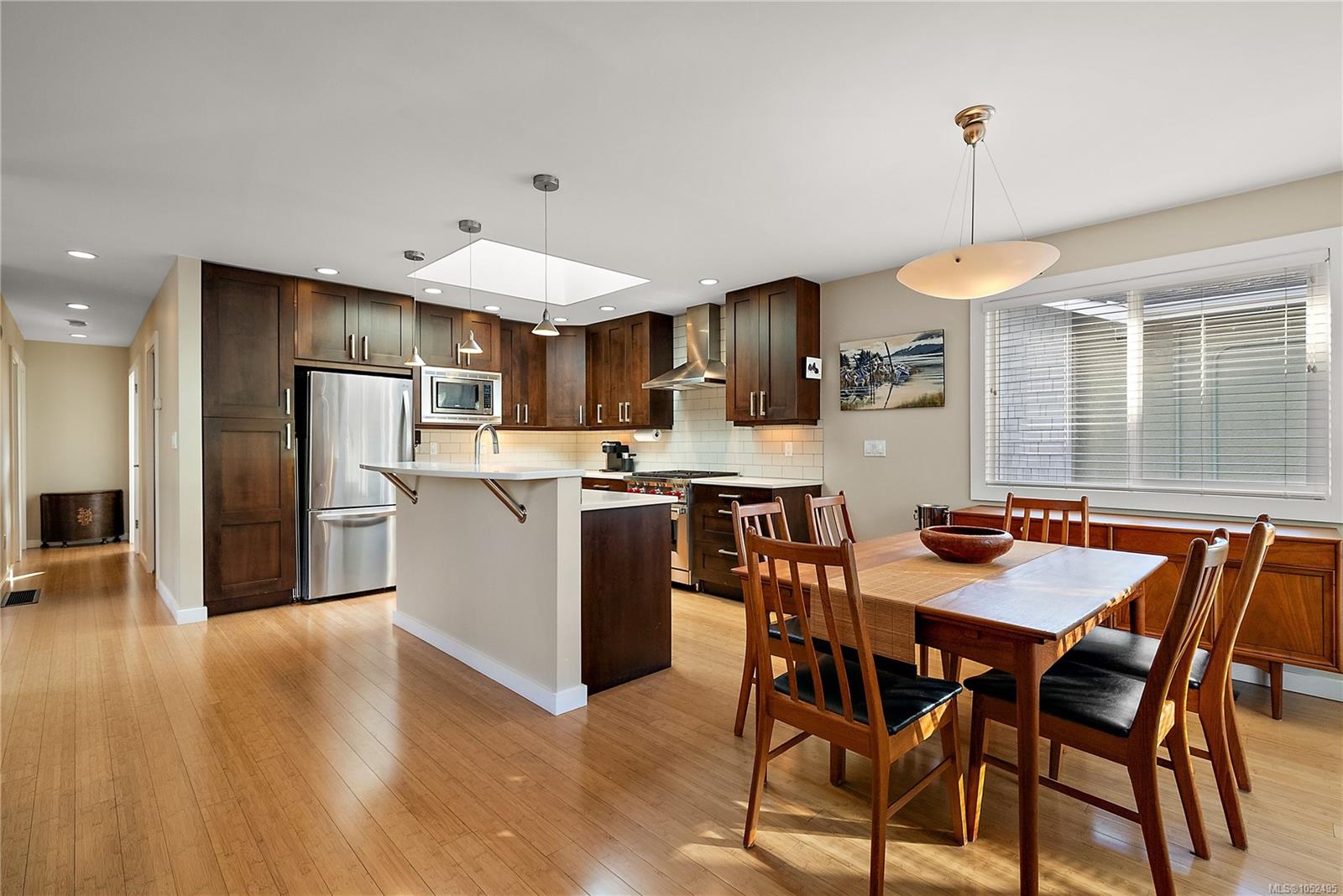 453 Monterey Ave — listing photo 10 of 39