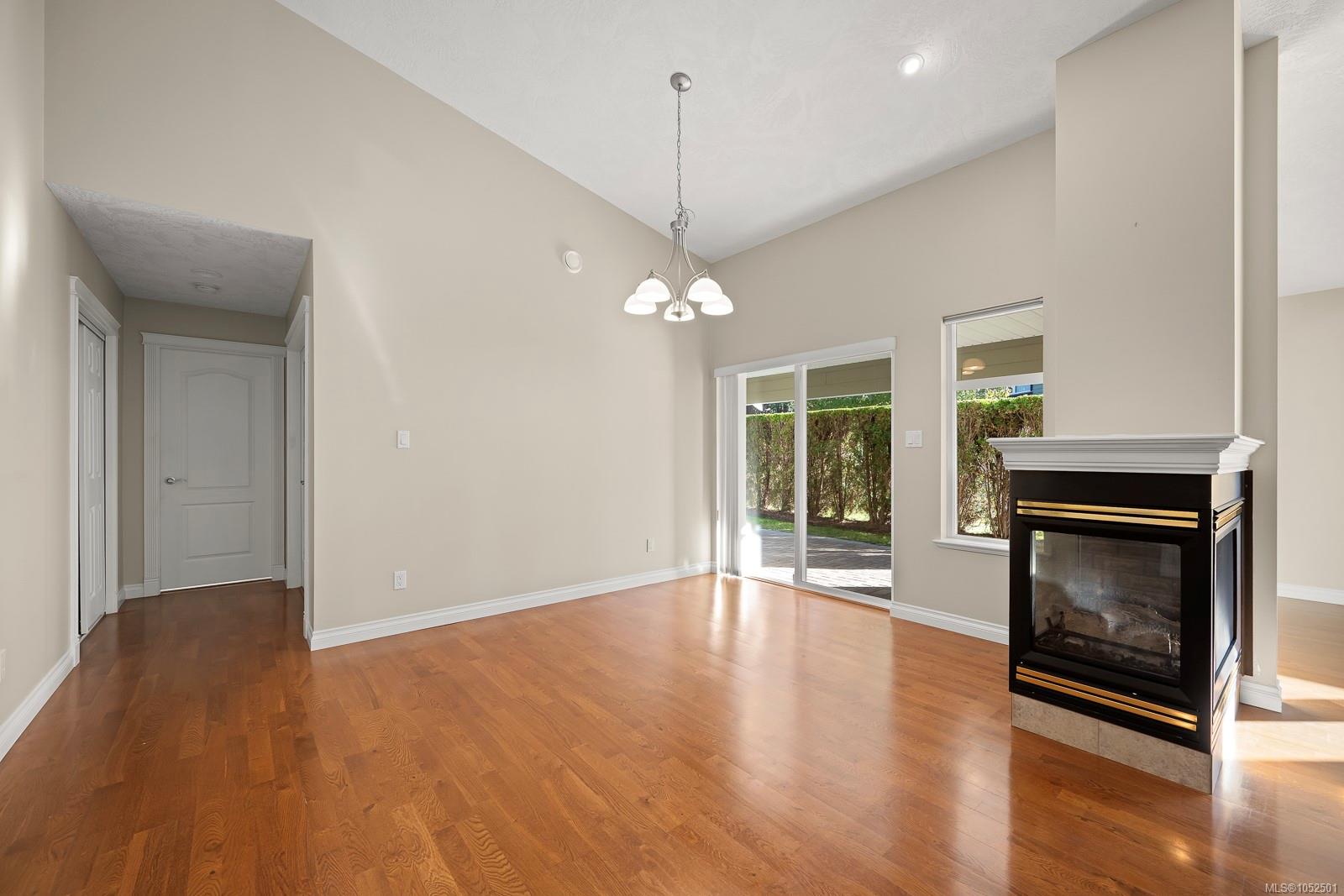 112-44 Anderton Ave — listing photo 6 of 51