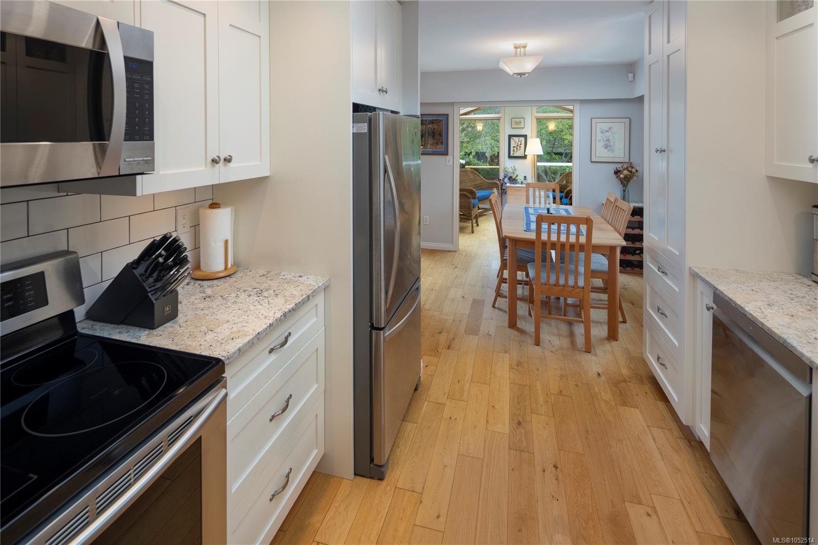 2464 Hazel St — listing photo 8 of 66