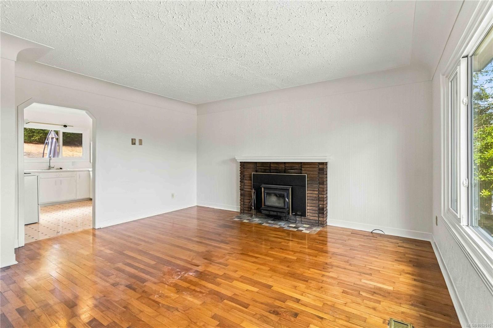 3904 Wilkinson Rd — listing photo 12 of 41