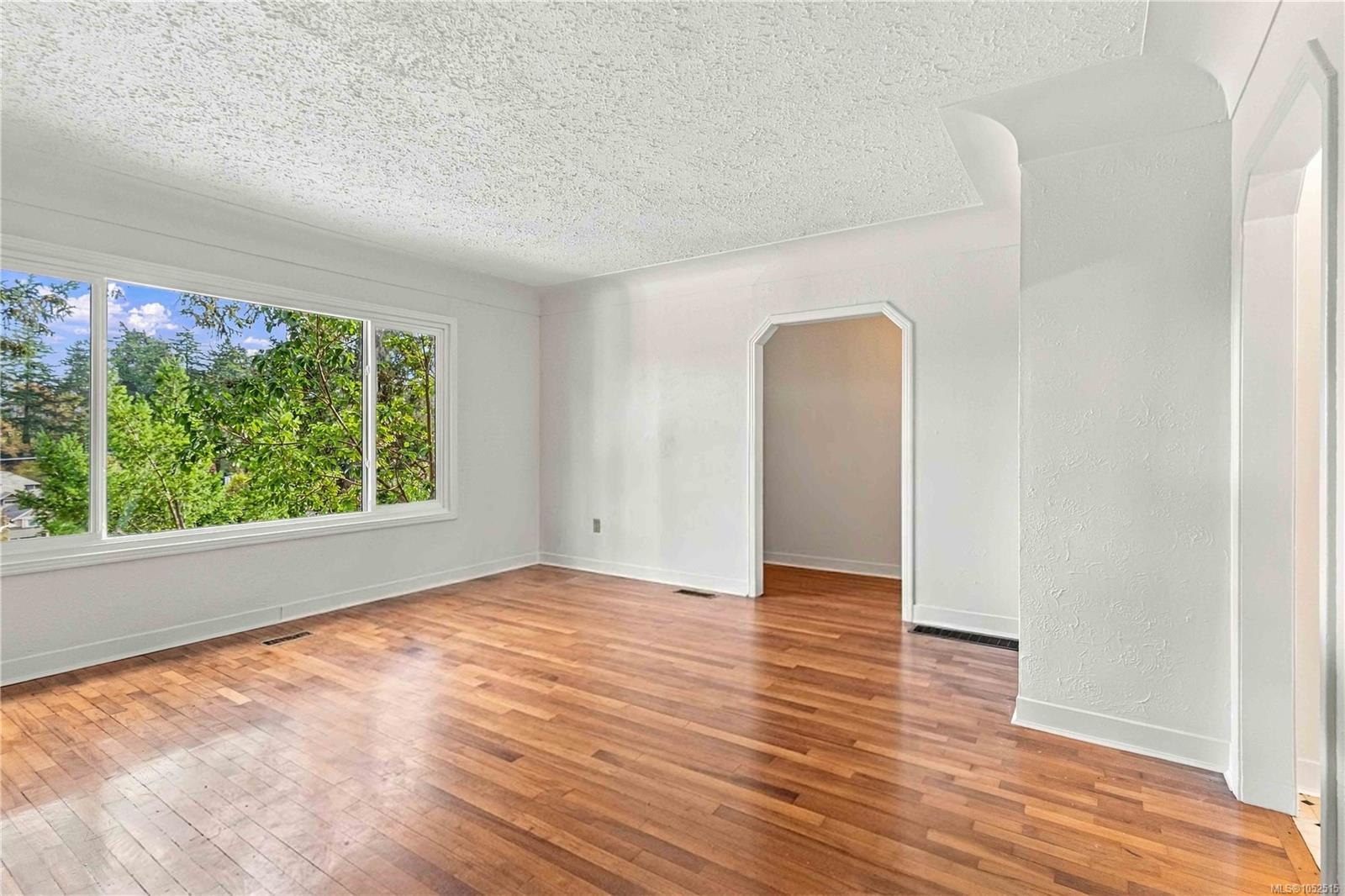 3904 Wilkinson Rd — listing photo 13 of 41