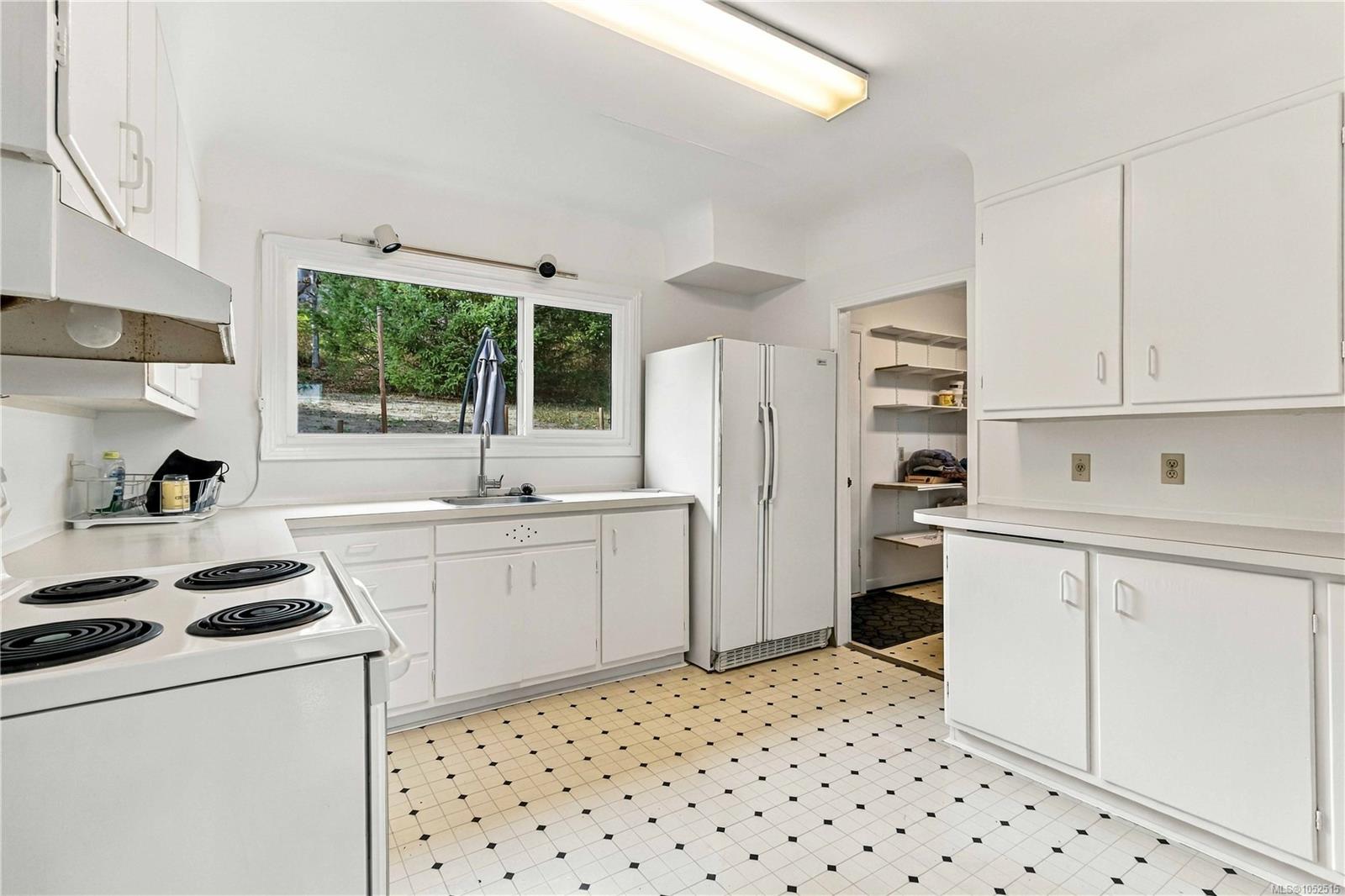 3904 Wilkinson Rd — listing photo 14 of 41